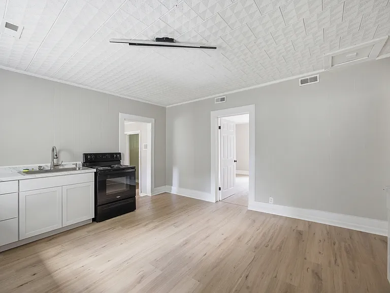 506 Daugherty St — Photo 12