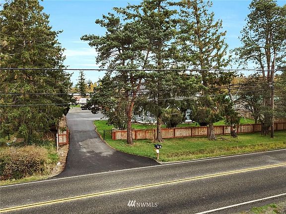 4th image of 1342 Marine Dr