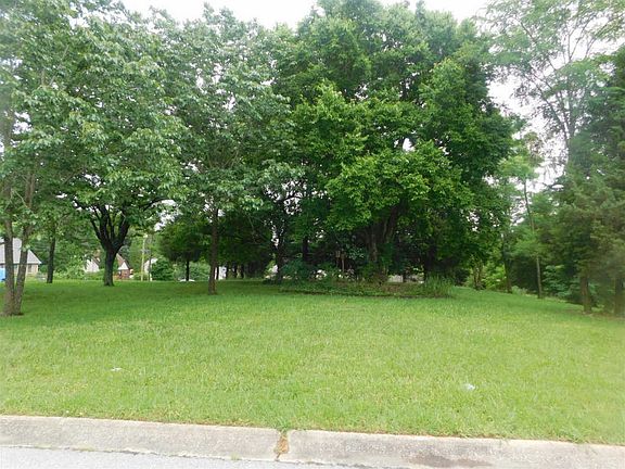 4th image of 911 Dominion Dr