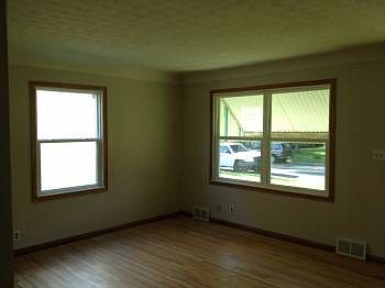 3rd image of 234 Dale St E