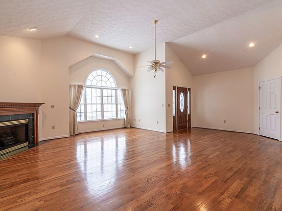 5th image of 21186 Jessica Ln