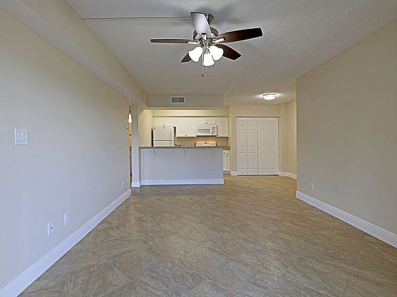 2nd image of 5329 Summerlin Rd