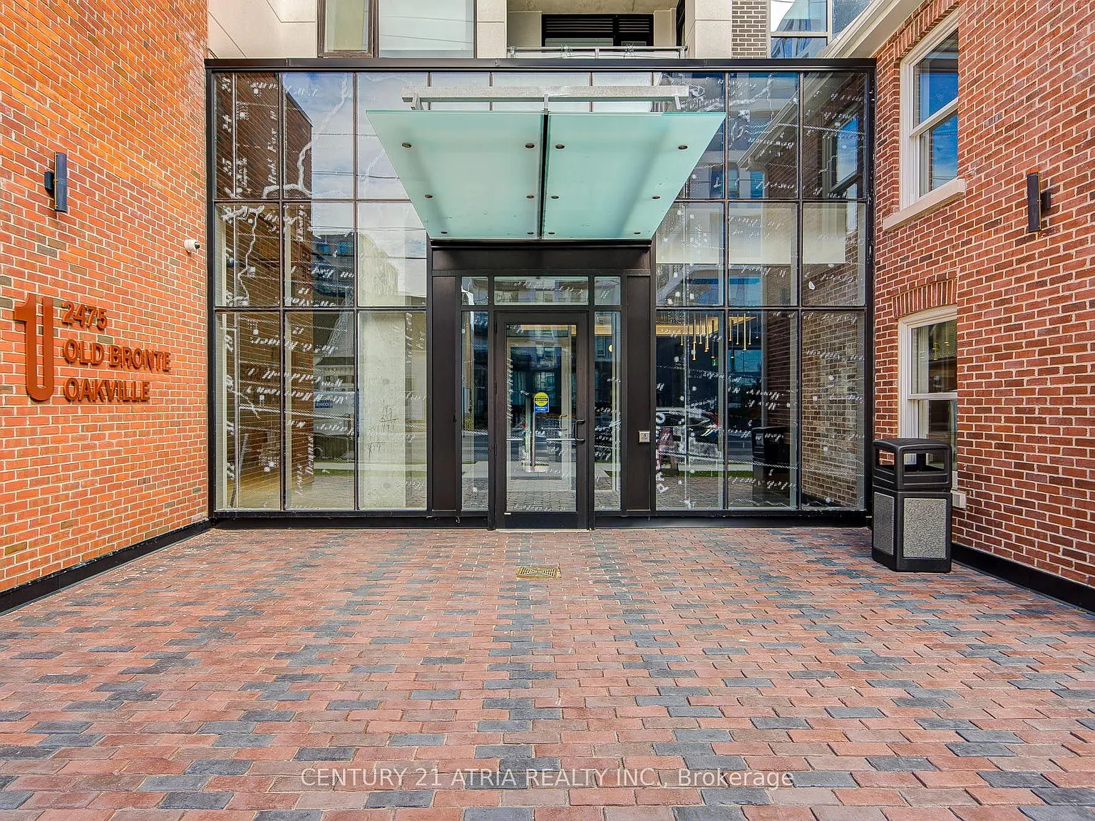3 bed, $2,995 — Photo 4