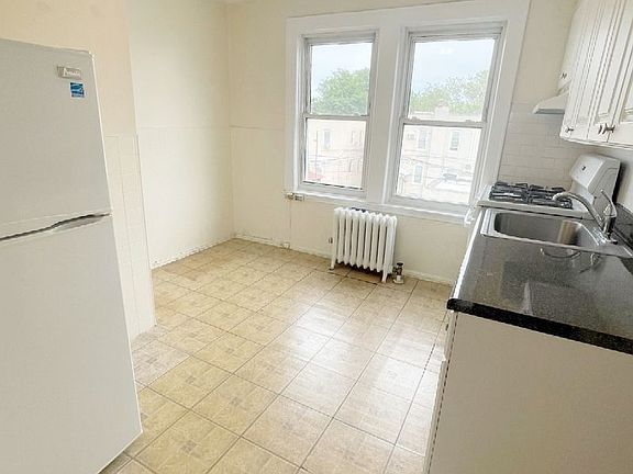 4th image of 20-65 33rd St #3