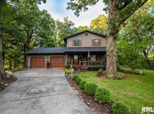 8 Roxbury Rd, Mackinaw, IL 61755