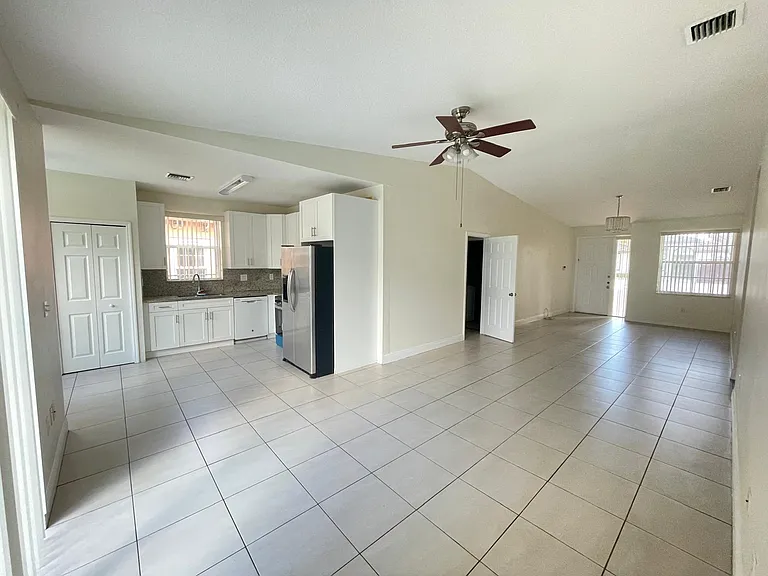 12468 SW 121st Ave — Photo 9