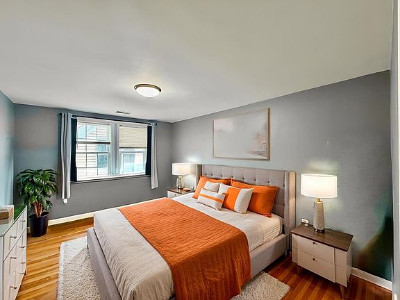 5th image of 307 Washington St #1