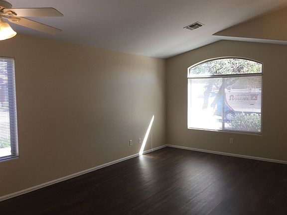 3rd image of 5520 W Southgate Ave