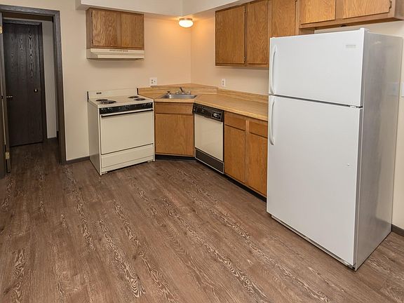 5th image of 1807 Treetop Dr APT 1A