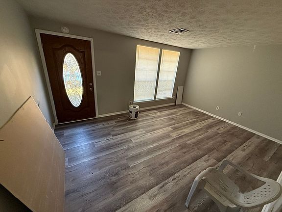 2nd image of 106 White Oak Dr