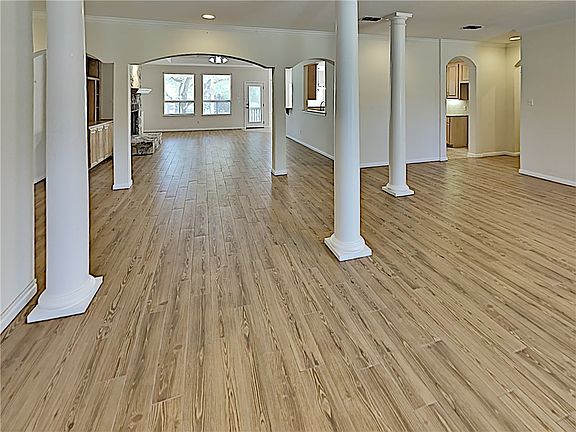 3rd image of 120 Woodland Dr
