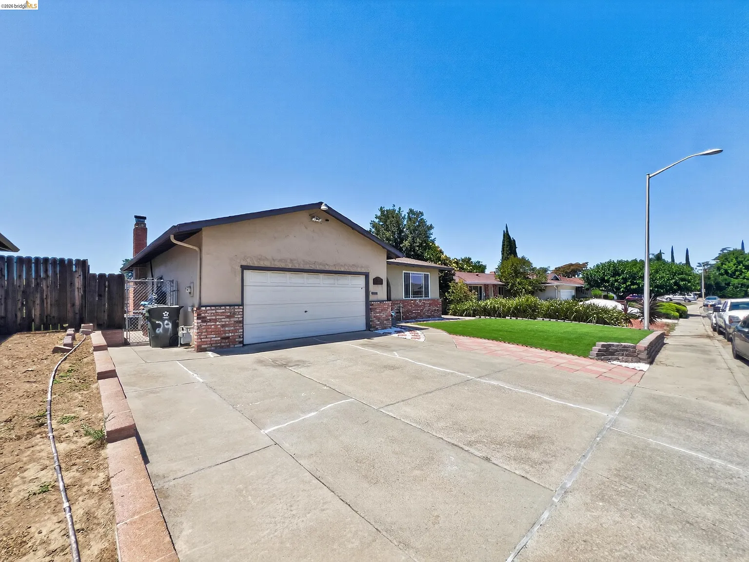4 bed, 2.0 bath, 1573 sqft, $3,350 — Photo 2