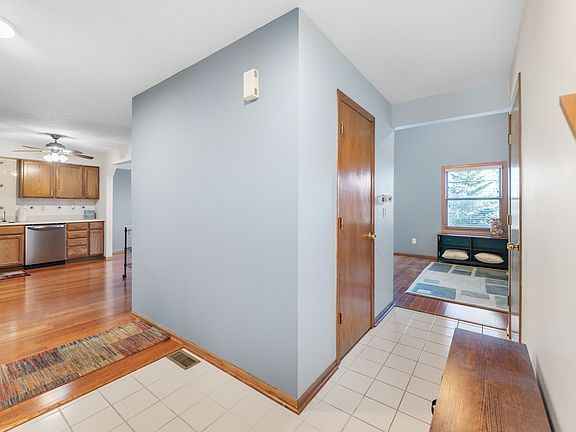 5th image of 1169 Golf Ct