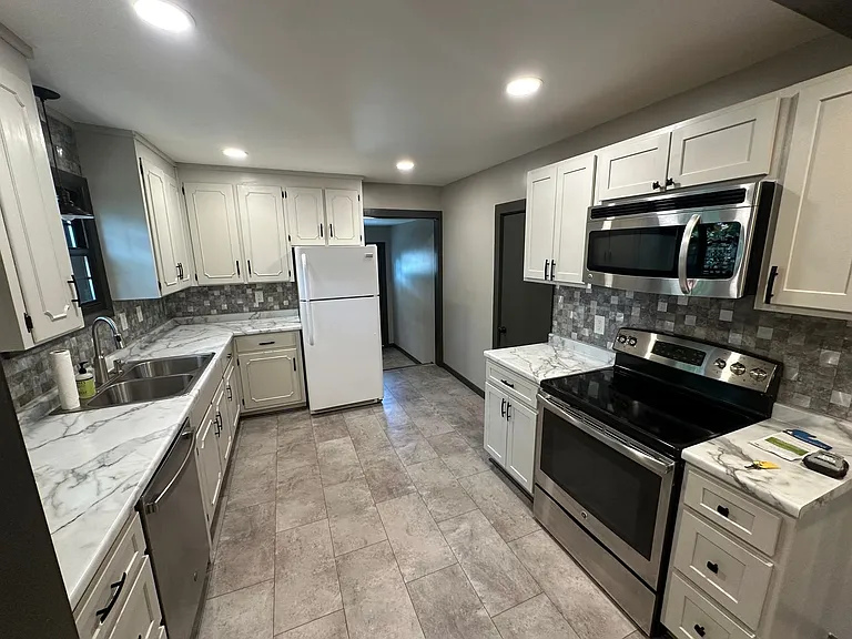 408 Spence Ln — Photo 12