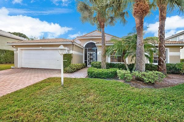 Home For Sale In Maple Isle