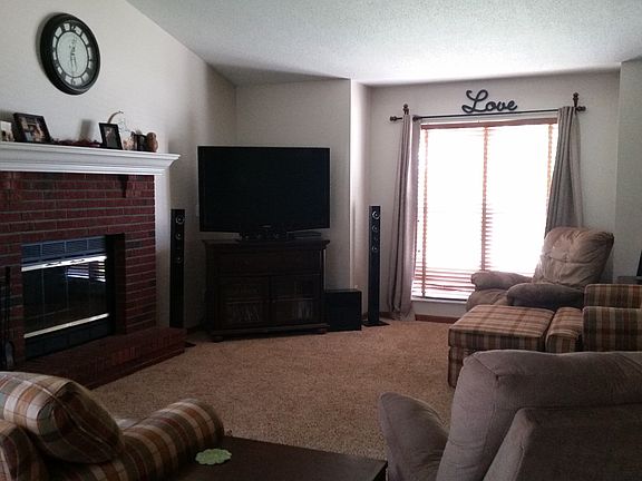 2nd image of 330 Kingsbury Ct