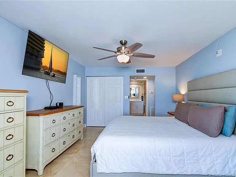 8302 Marina Villas Dr #8302 — Photo 30