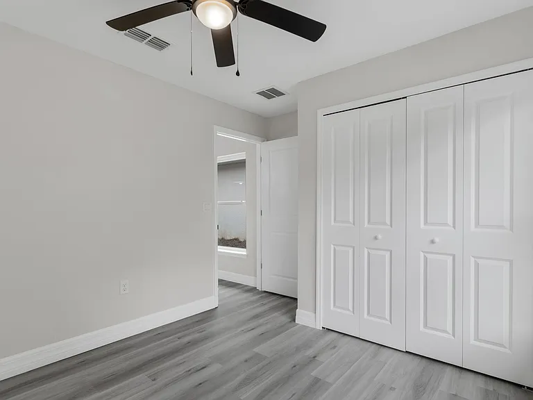 1005 Yale Ln — Photo 23