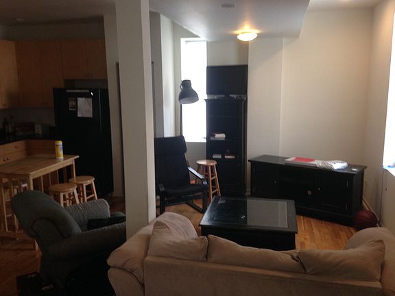 5th image of 1260 N Greenview Ave #Couch