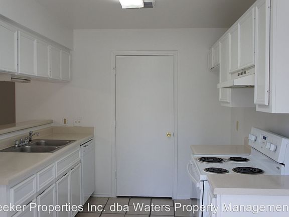 4th image of 2205 Creekside Ln APT C