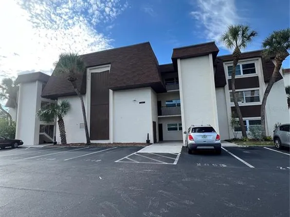 6370 1st St N #304, Saint Petersburg, FL 33702