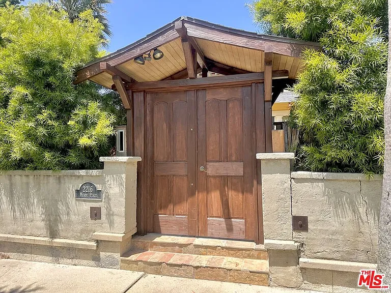 2216 Meade Pl — Photo 4