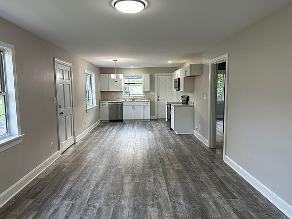 3rd image of 109 Ellis Dr