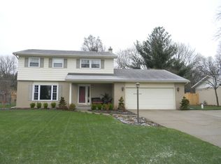 56804 Meadowood Dr, Elkhart, IN 46516