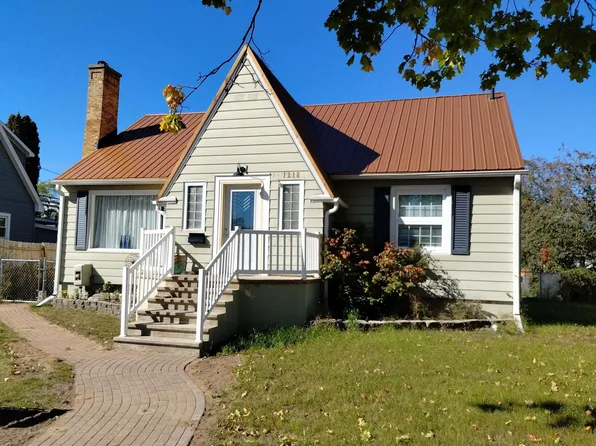 1218 Dakota Ave, Gladstone, MI 49837