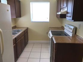 807 SW 5th Ct, Hallandale Beach, FL