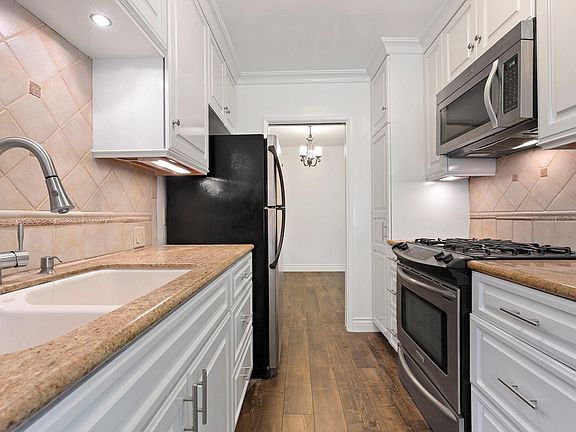 2nd image of 1047 12th St #4