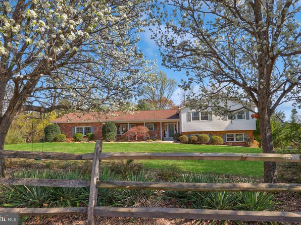 12801 Oxon Rd, Herndon, VA 20171