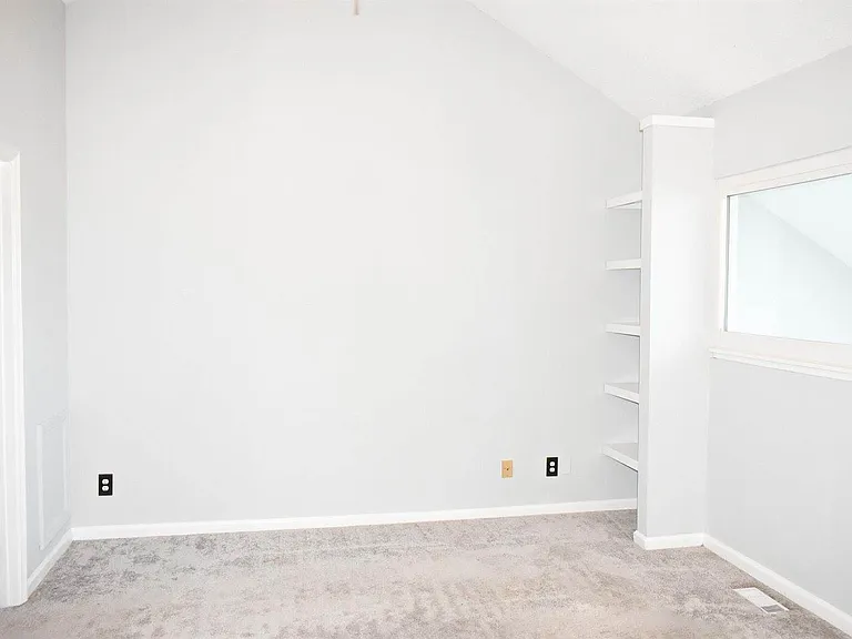 4497 L R I Ln — Photo 15