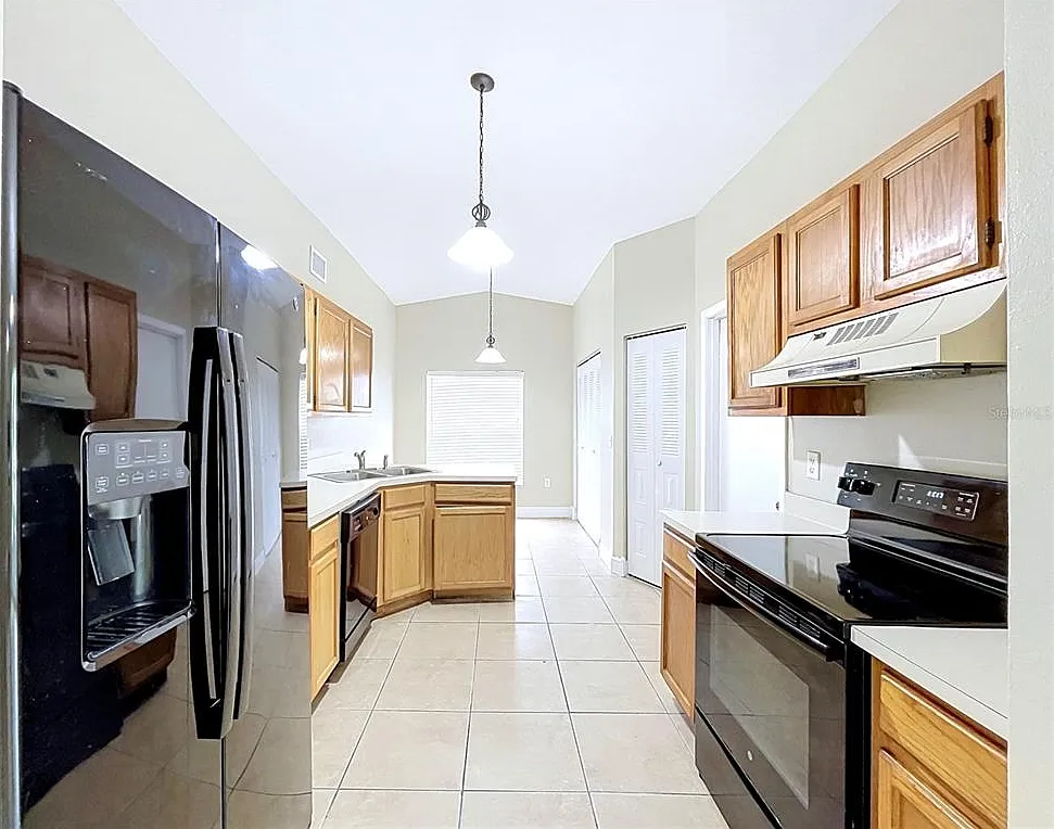 3 bed, 2.0 bath, 1414 sqft, $2,500 — Photo 4