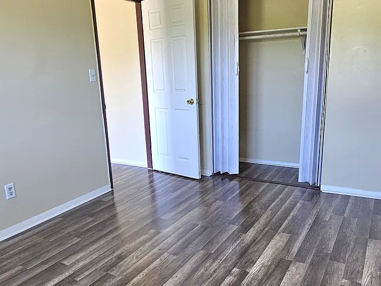 67 Fairview Ave #2R — Photo 10