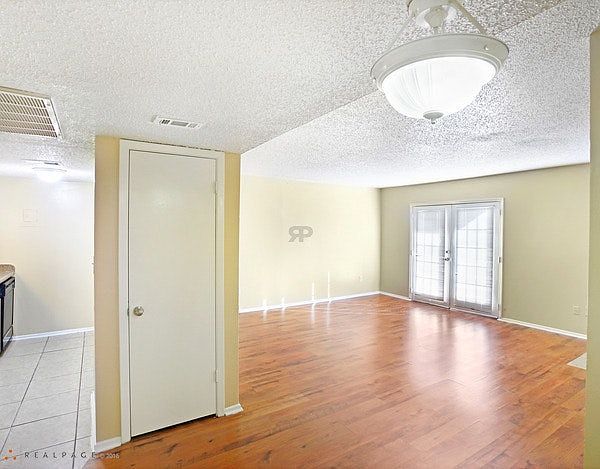 1st image of 1015 W Pioneer Pkwy APT D