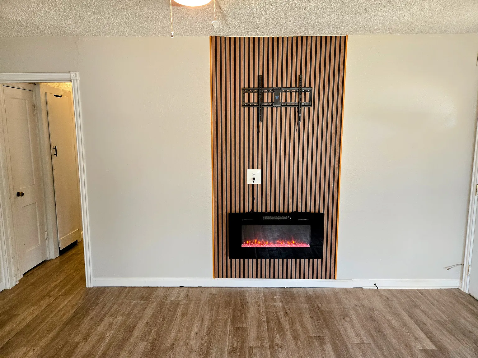 3 bed, 1027 sqft, $995 — Photo 4