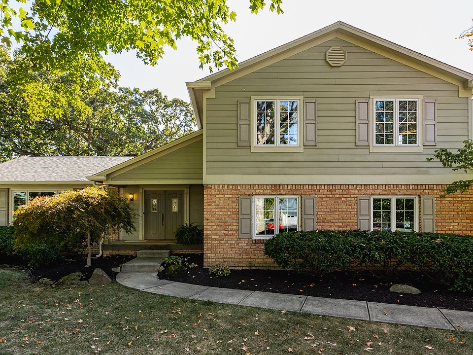 1st image of 9 Lakeview Ct