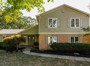 9 Lakeview Ct, Carmel, IN 46033