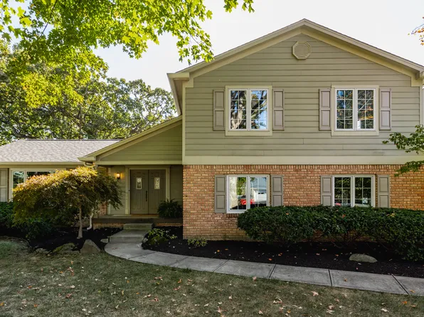 9 Lakeview Ct, Carmel, IN 46033