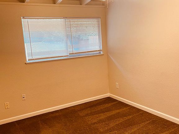 4th image of 936 Anna St