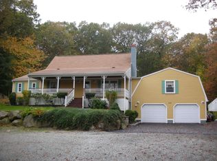 410 Knotty Oak Rd, Coventry, RI 02816