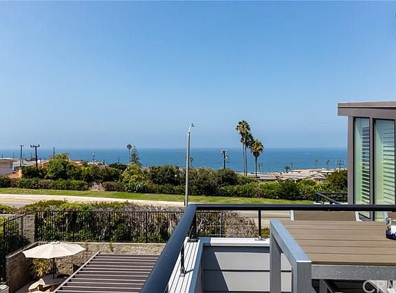2nd image of 458 Palos Verdes Blvd