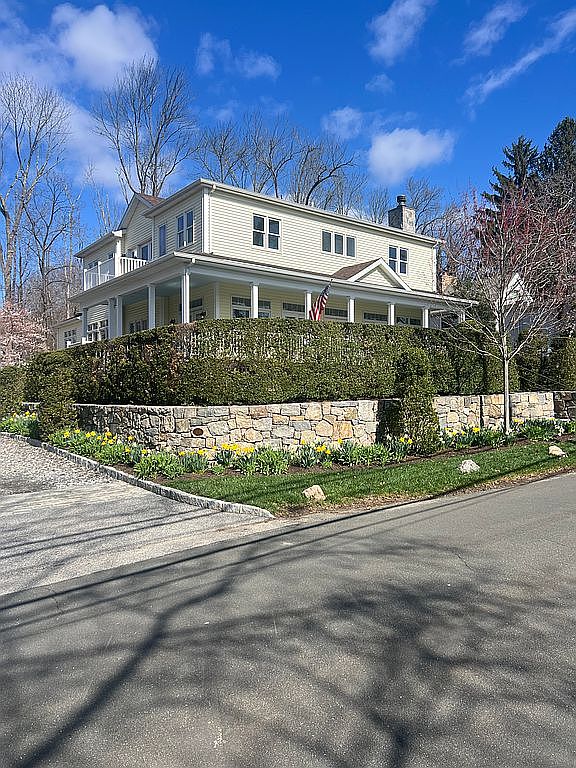 24 Cottage Ave
