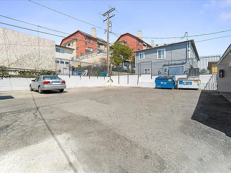 531 W Hyde Park Blvd #9 — Photo 14