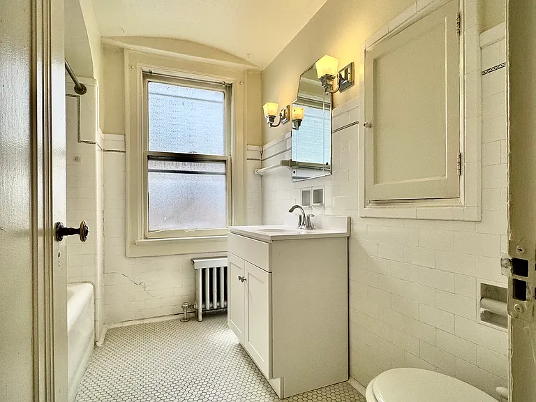 Embassy Apartments — Photo 16