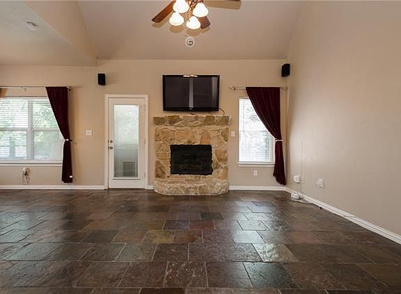 3rd image of 528 Mattie Ln