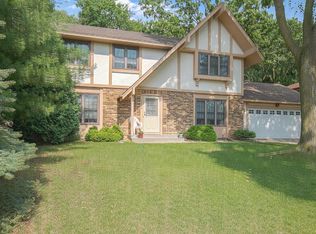 7616 84th St W, Bloomington, MN 55438