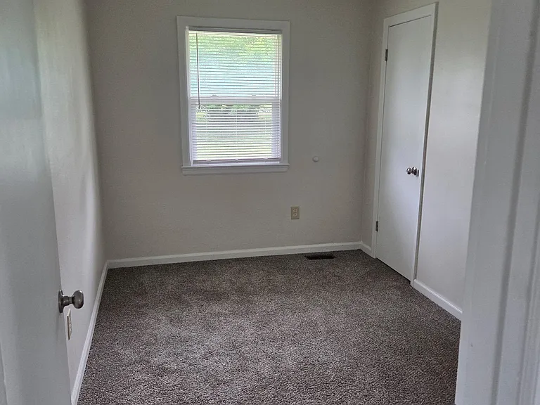 113 Druin St — Photo 16