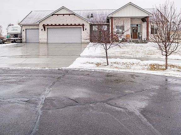 2nd image of 1101 Castle Pines Rd